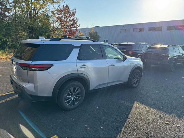 2022 nissan pathfinder sv