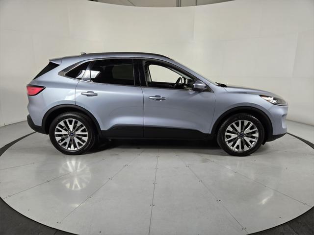 2022 ford escape titanium