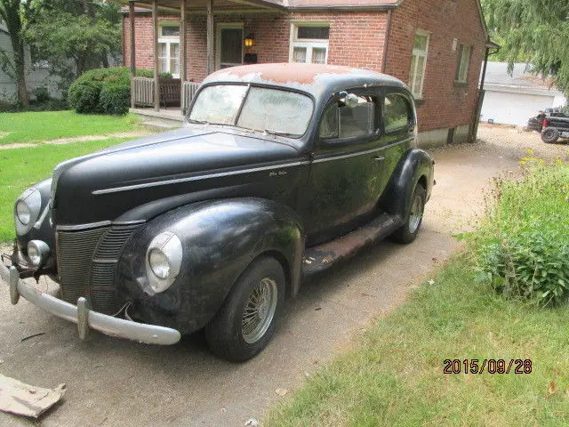 1940 ford deluxe 2 door sedan