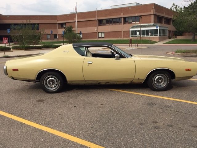 1972 dodge charger s.e. with hideaway lights