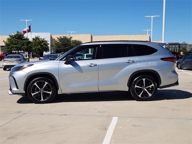 2021 toyota highlander xse