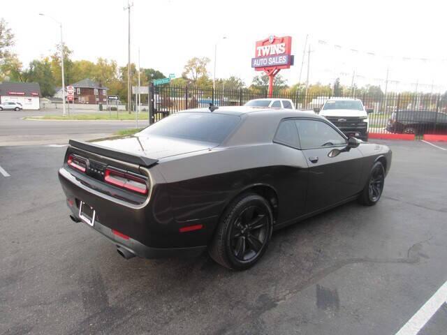 2016 dodge challenger sxt