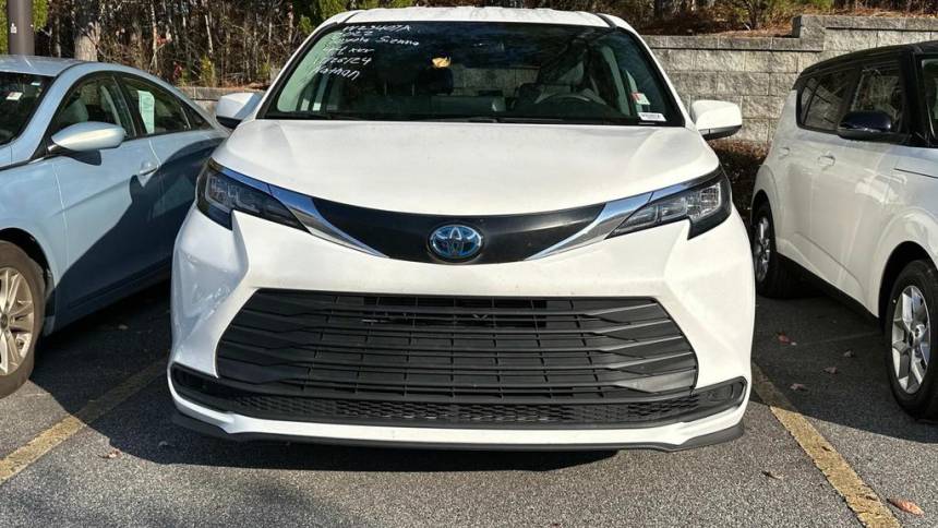 2022 toyota sienna le 8-passenger