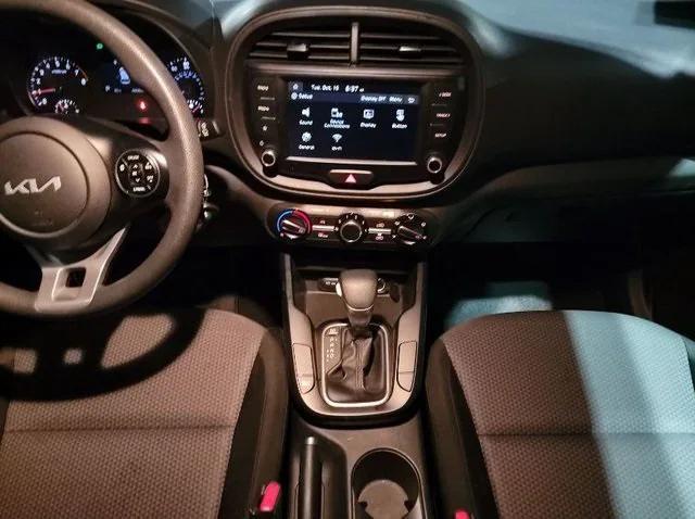 2022 kia soul lx