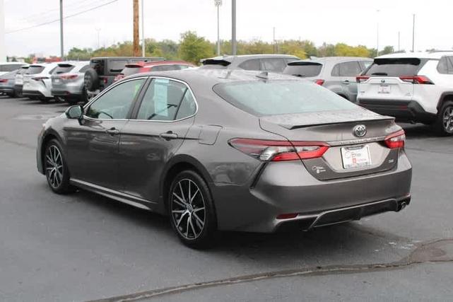 2022 toyota camry se