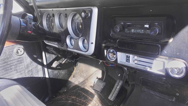 **1971 chevy c-10 shortbed truck**