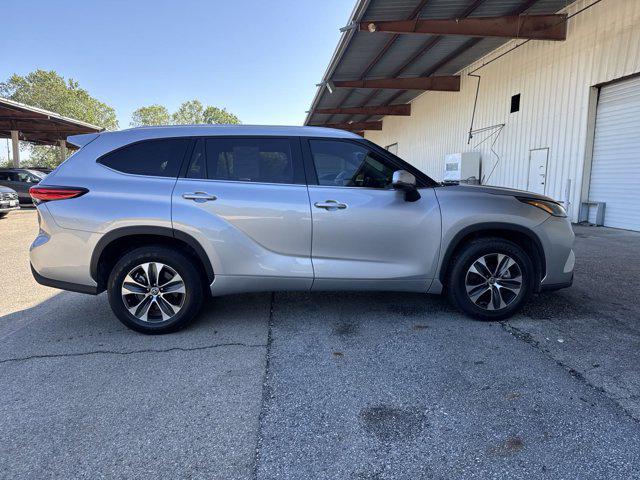 2022 toyota highlander hybrid xle