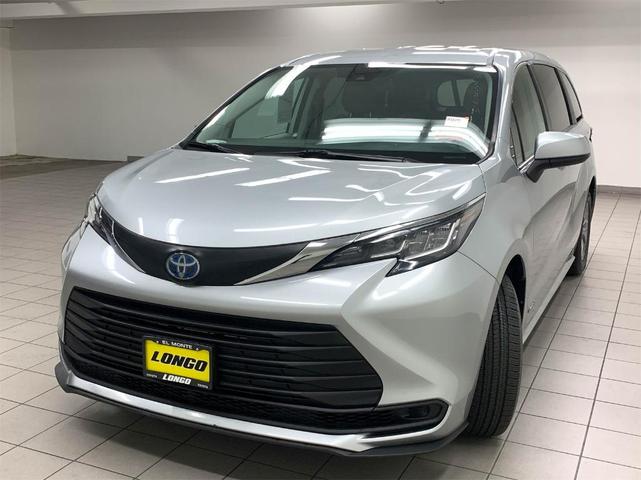 2021 toyota sienna le