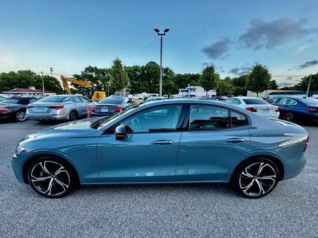 2023 volvo s60 b5 core dark theme