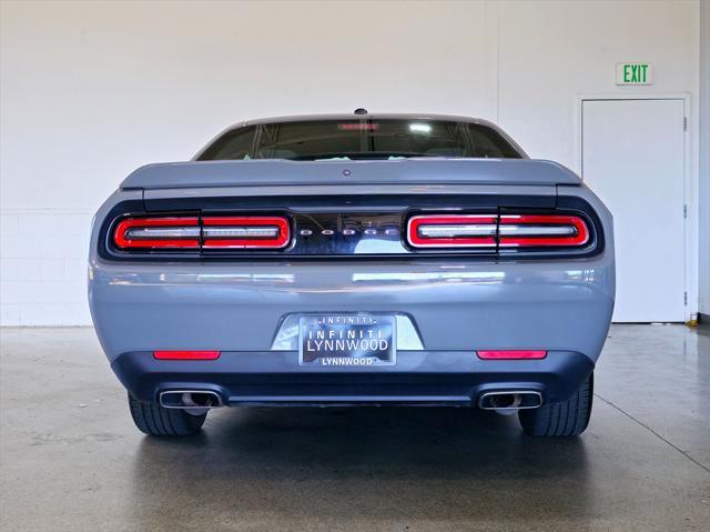 2018 dodge challenger sxt