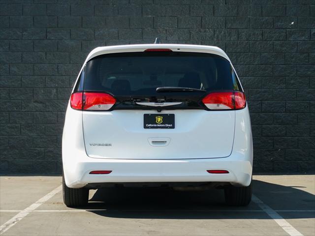 2022 chrysler voyager lx