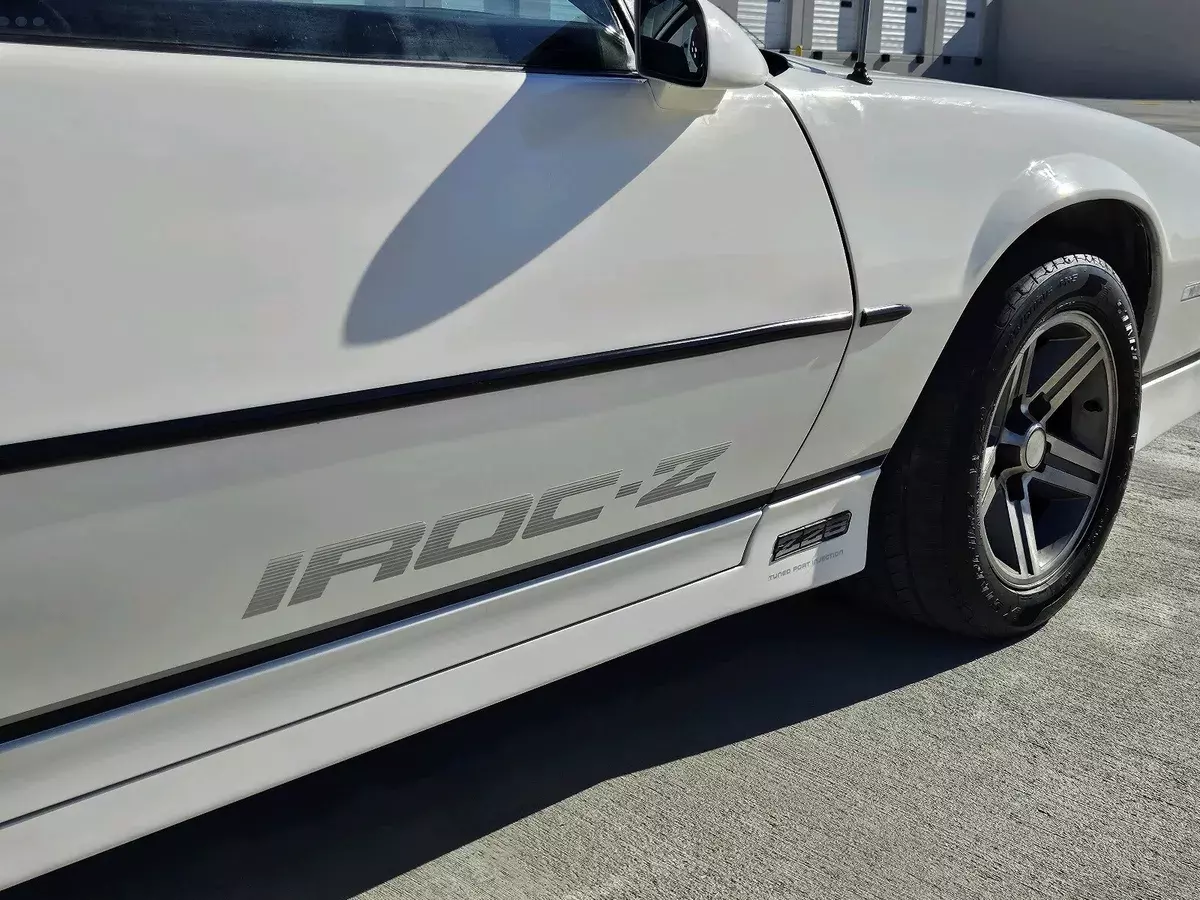 1985 chevrolet camaro white