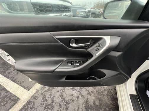2017 nissan altima 2.5 sr in defiance, ohio