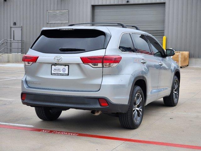 2018 toyota highlander le