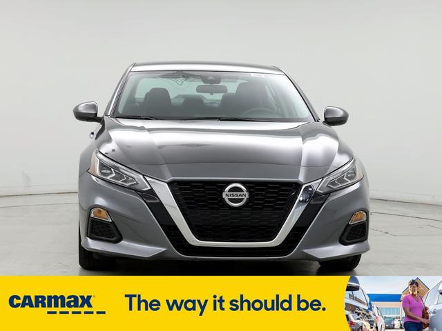 2022 nissan altima sv