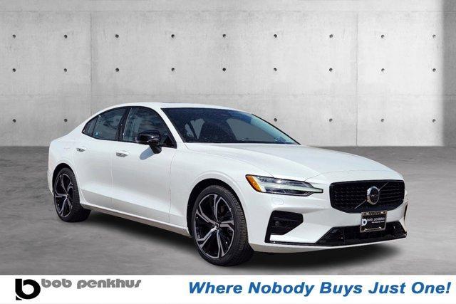 2024 volvo s60 b5 plus dark theme