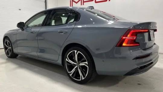 2024 volvo s60 b5 plus dark theme