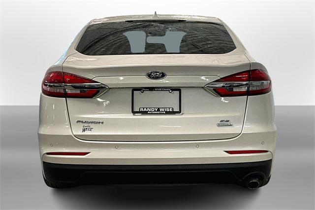 2019 ford fusion se
