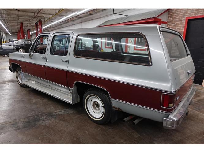 1980 gmc suburban in dekalb, illinois