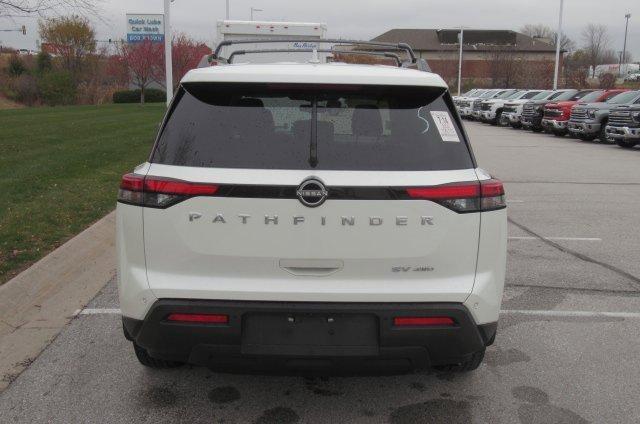 2022 nissan pathfinder sv