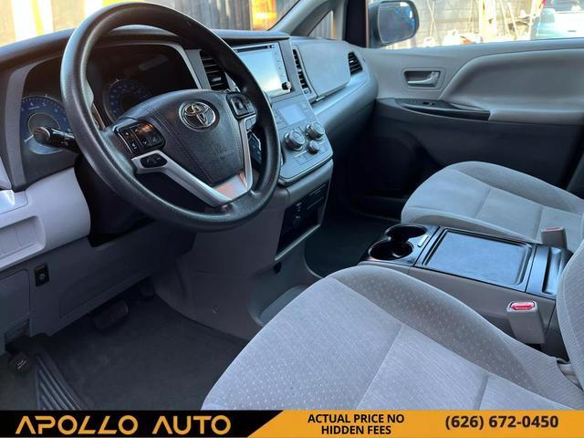 2018 toyota sienna le