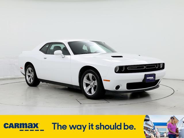 2020 dodge challenger sxt