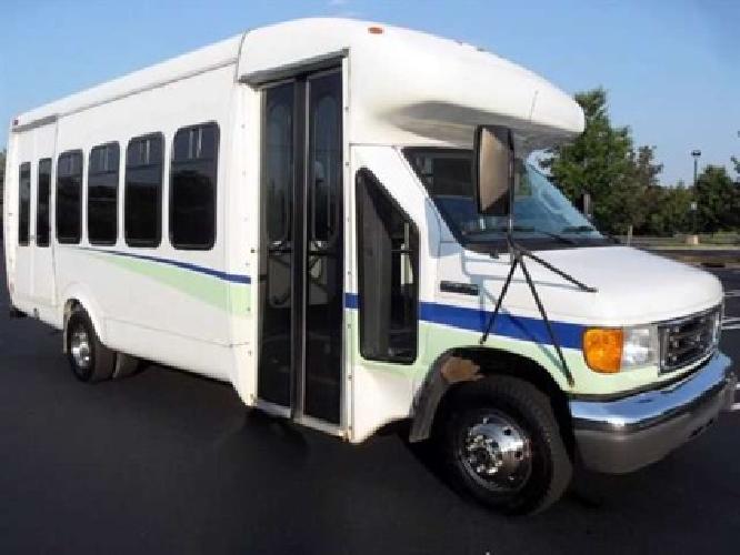 used 2006 ford e-450 startrans wheelchair lift shuttle bus for wheelchair in westbury, ny