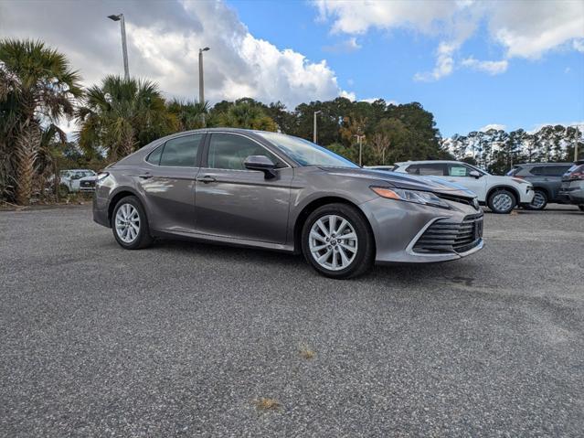 2022 toyota camry le