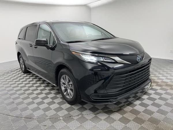2022 toyota sienna in chicago, illinois