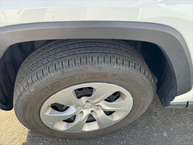 2023 toyota rav4 le