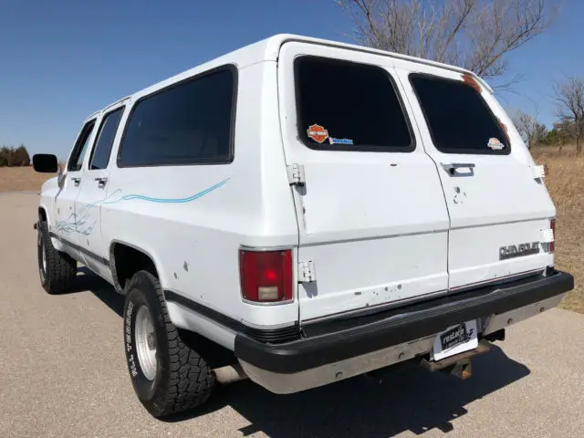 1989 chevrolet suburban 4x4, 5.7l efi v8 automatic, rust free