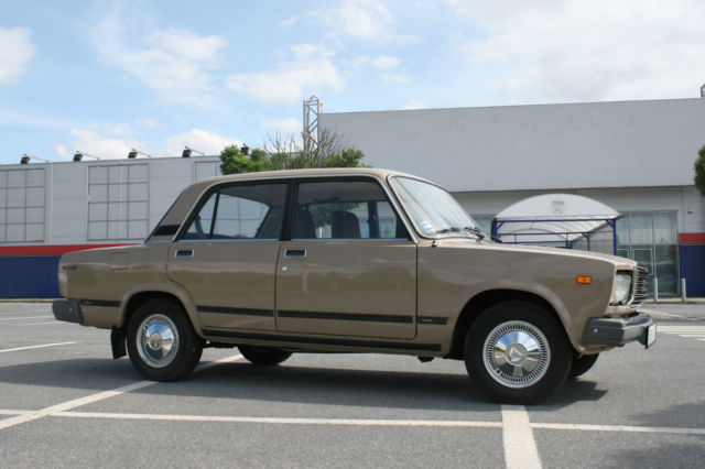 lada 2107 vaz 2107 in fantastic original condition, beautiful ussr russian car