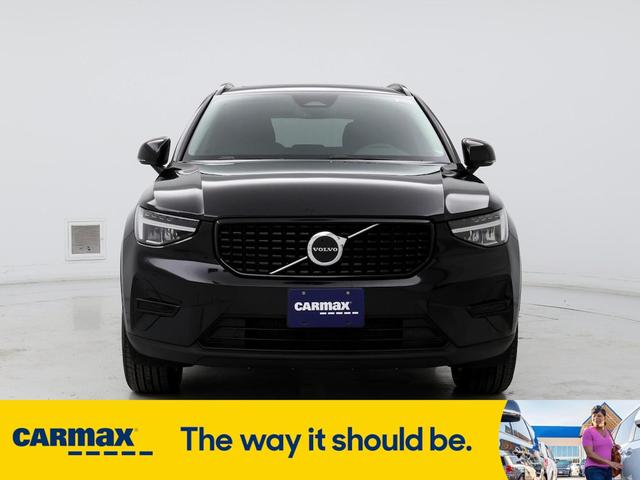 2024 volvo xc40 b5 core dark theme