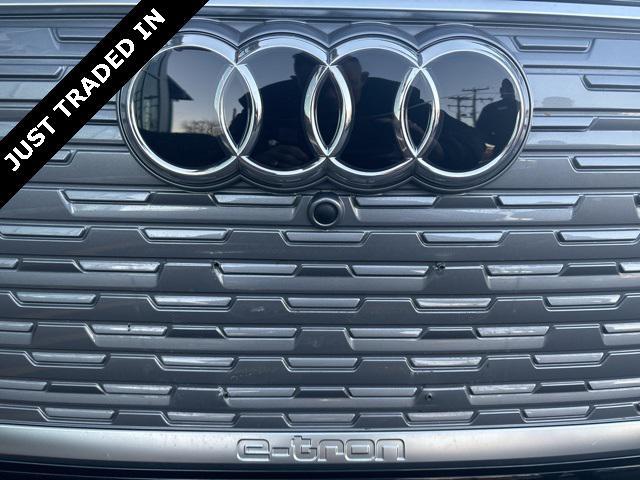 2022 audi e-tron premium plus
