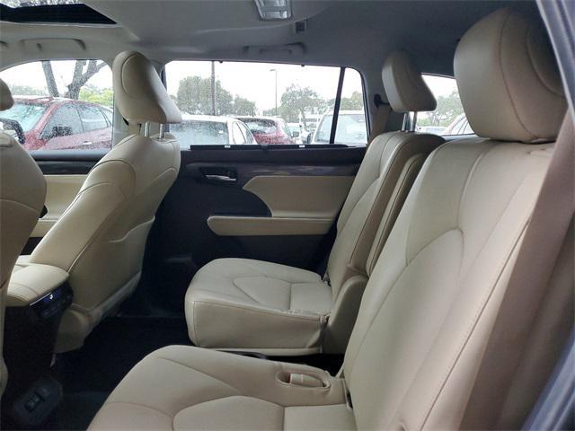 2022 toyota highlander limited