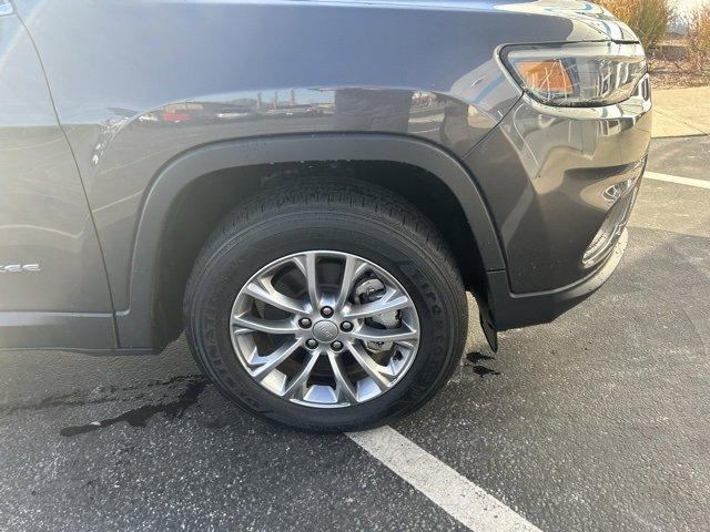 2021 jeep cherokee latitude lux