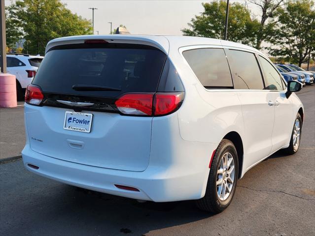 2022 chrysler voyager lx