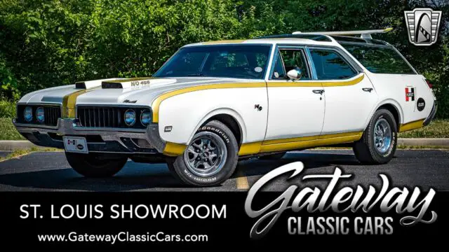 white and gold 1969 oldsmobile vista cruiser 455 cid automatic available now!