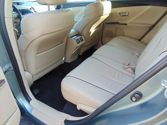 2010 toyota venza base