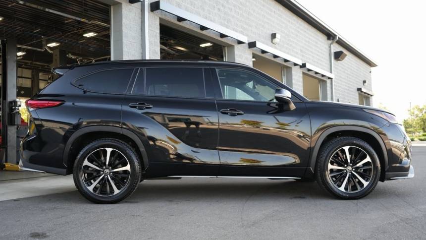 2022 toyota highlander xse