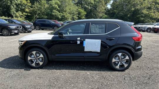 2025 Volvo XC40