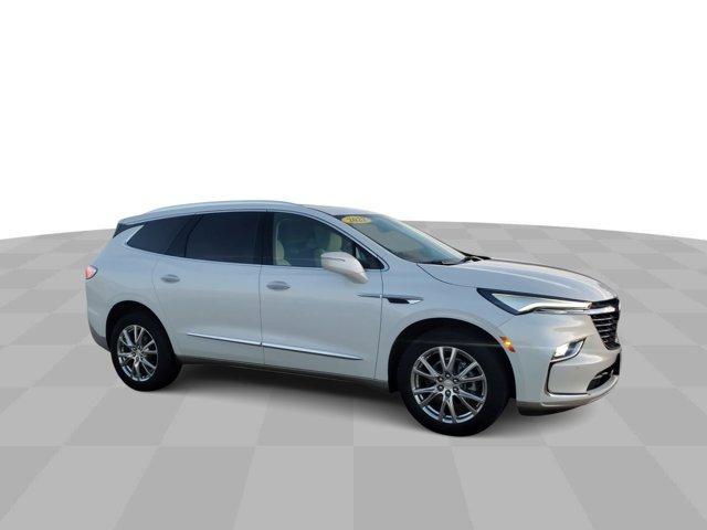 2022 buick enclave essence