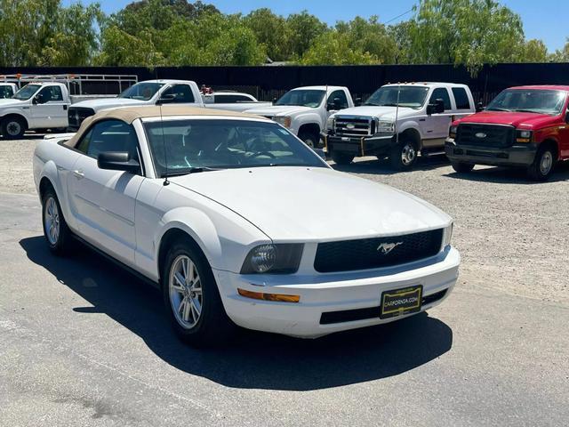 2008 ford mustang deluxe