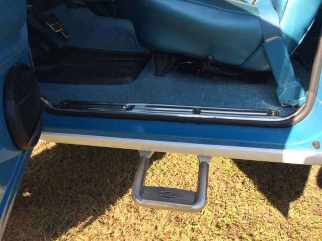 1970 gmc suburban 4x4, 350 v8, *rust free*, excellent condition, **no reserve**