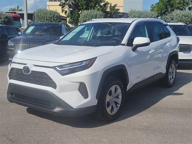 2023 toyota rav4 le