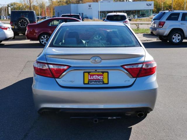 2016 toyota camry se