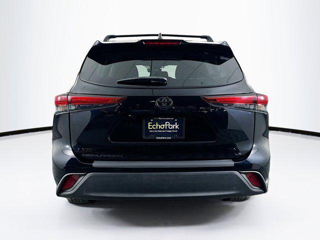 2022 toyota highlander le