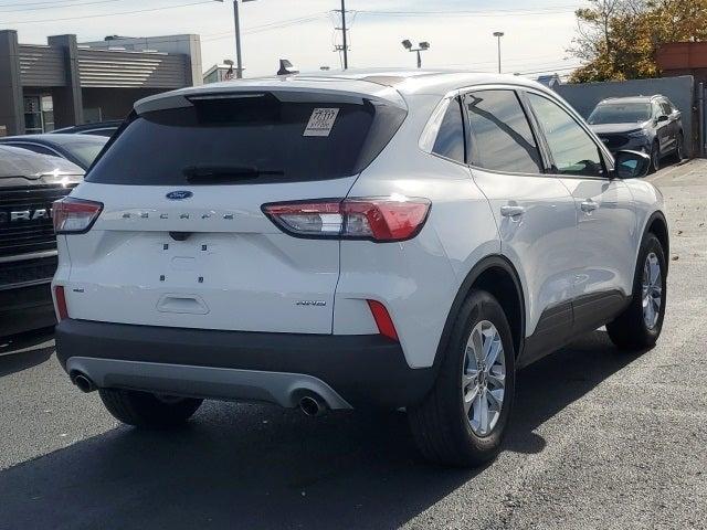 2022 ford escape se