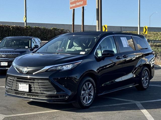 2023 toyota sienna le