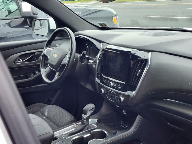 2022 chevrolet traverse lt cloth